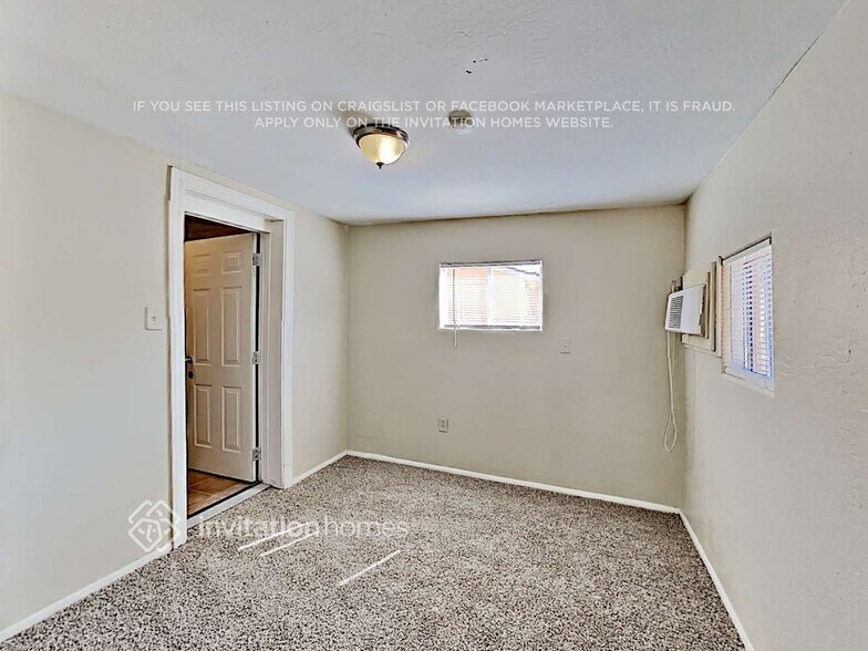 Building Photo - 3236 N 54th Ln