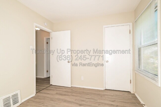 Building Photo - 10300 Ross Cir
