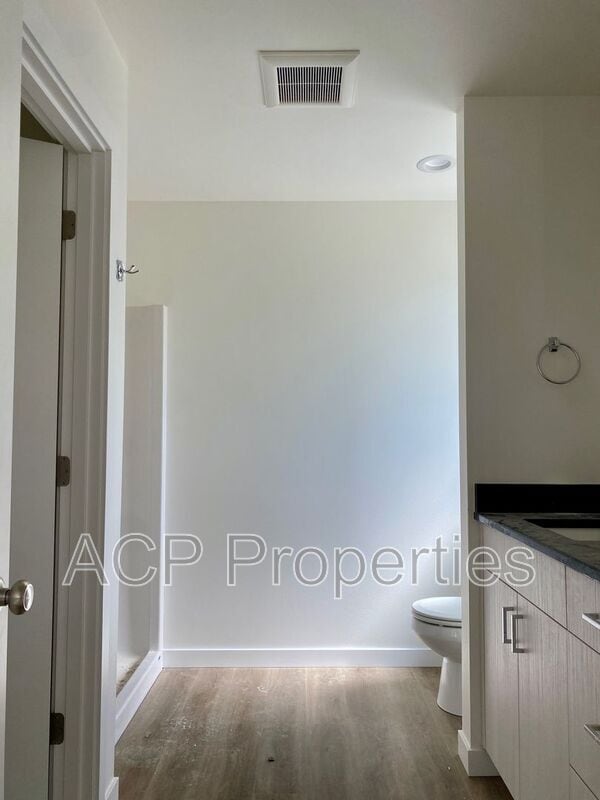 Building Photo - 1318 Bradley Ct