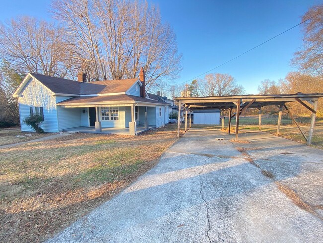 Primary Photo - 2021 Fully Renovated 2bd/1ba House close t...