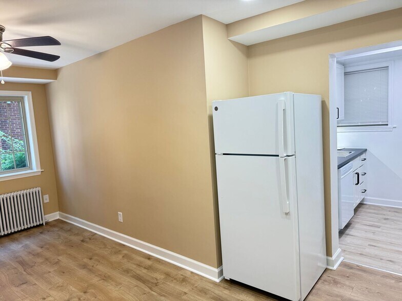 Building Photo - 8716 Plymouth St