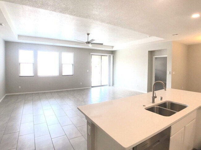 Building Photo - Los Lunas 3 bedroom! Tile Throughout! Refrigerated Air! Spacious living area