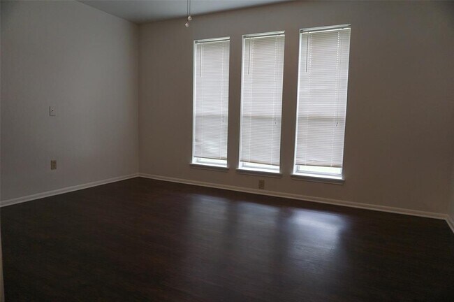 Building Photo - 3306 Dixie Farm Rd