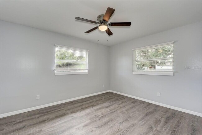 Building Photo - MOVE IN TO THIS SARASOTA HOME NOW WITH ZER...