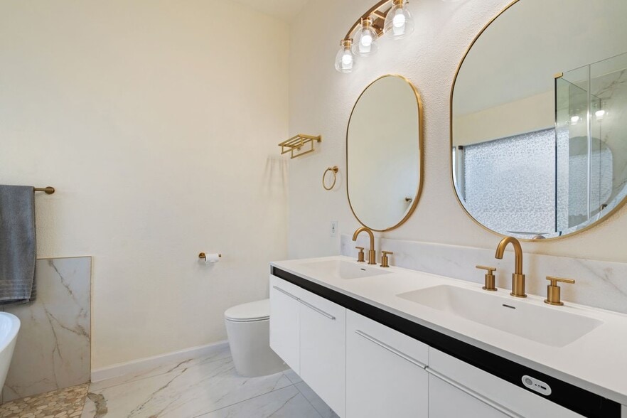 Building Photo - 1339 Barclay Dr