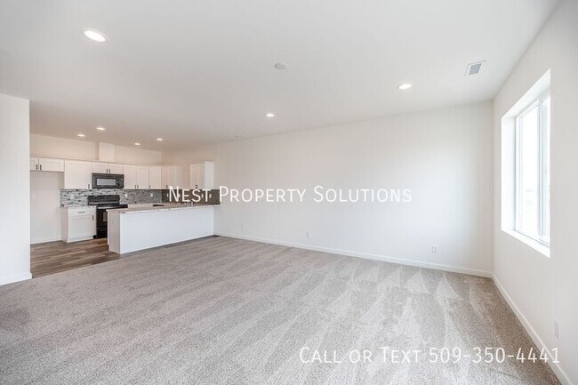 Building Photo - 164 E Montmorency-A