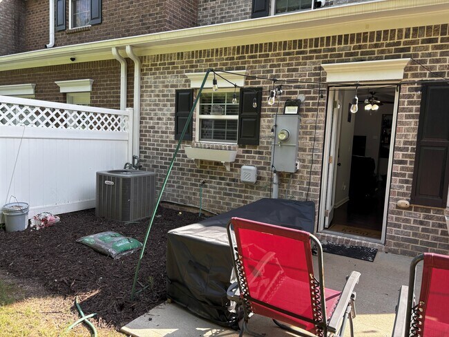 Building Photo - 5600 Moresby Ct