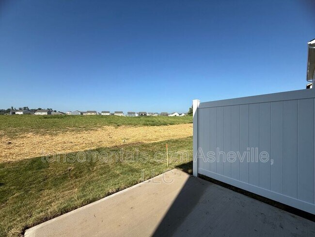 Building Photo - 216 Vly Breeze Rd