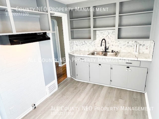 Building Photo - 16918 Lotus Dr