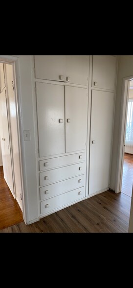 Building Photo - 4380 W 136th St