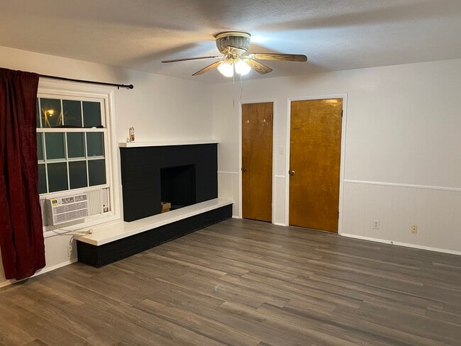 Building Photo - 4305 E Maple Manor Pkwy