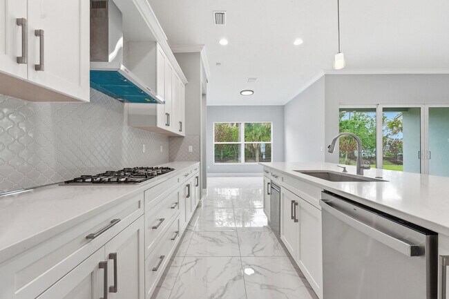 Building Photo - 6391 High Pointe Cir