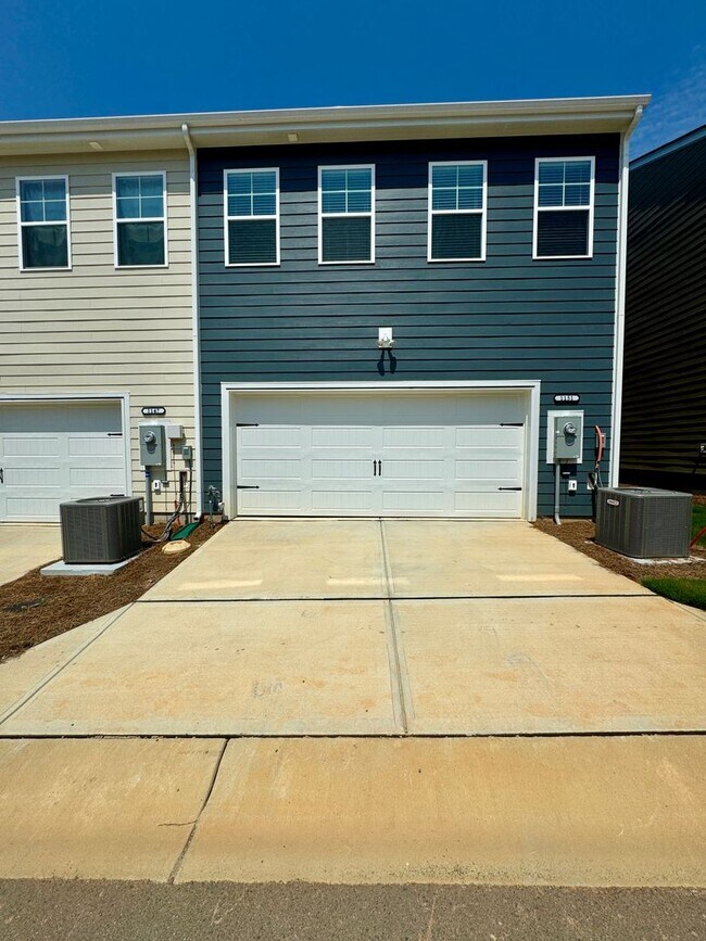 Building Photo - Beautiful, 3BR/2.5BA Townhouse in Gastonia