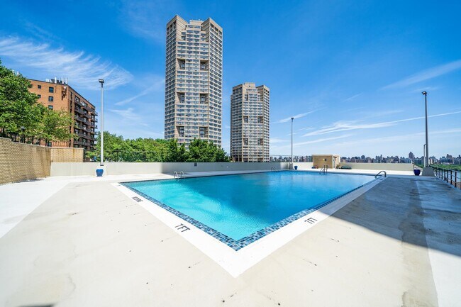 Building Photo - 6600 Boulevard E