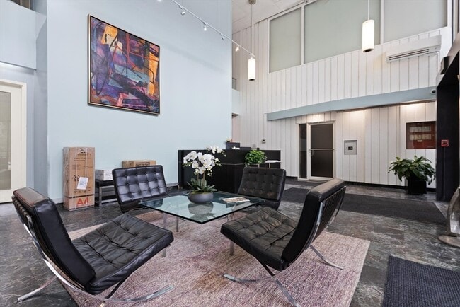 Building Photo - 566 Commonwealth Ave