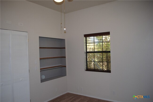 Building Photo - 13019 W Adams Ave