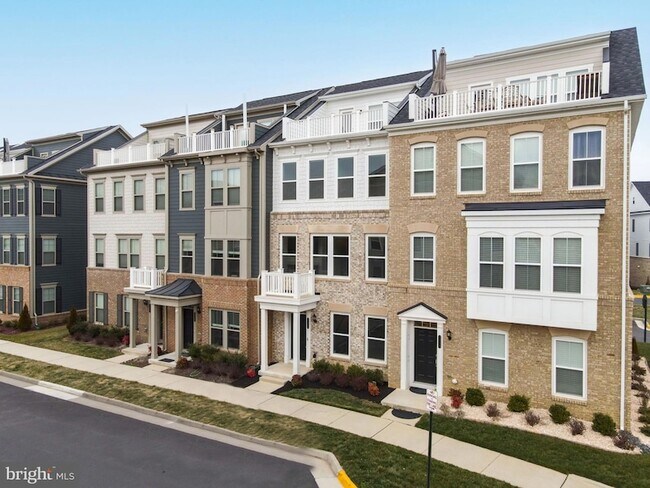 Building Photo - 2056 Alder Ln