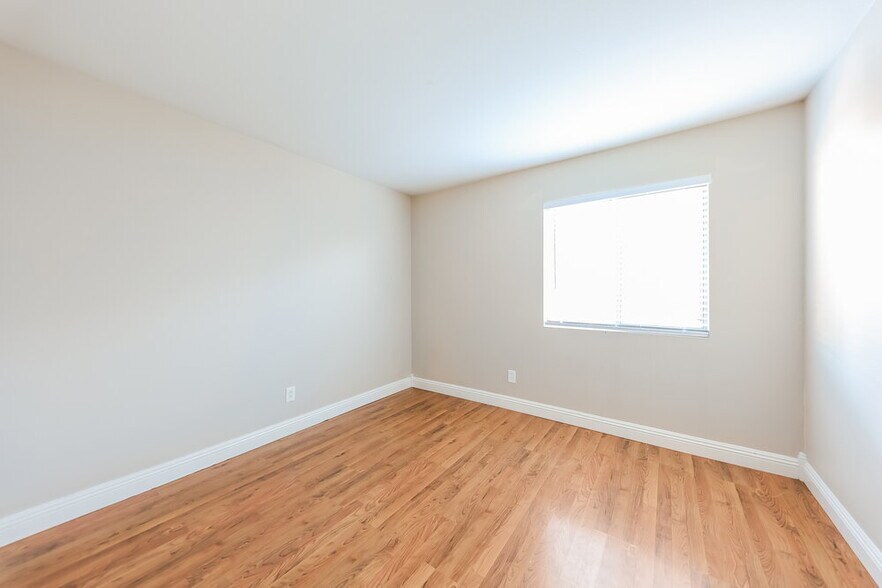 Building Photo - 16255 N 158th Dr