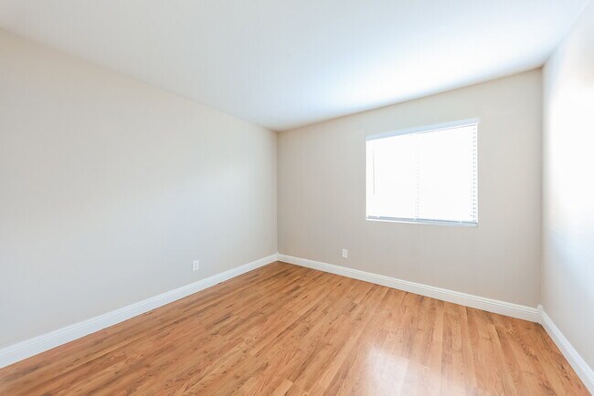 Building Photo - 16255 N 158th Dr