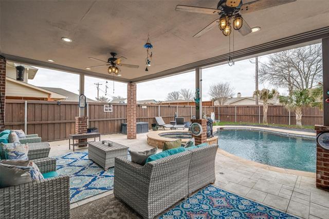 Building Photo - 8218 Luna Dr