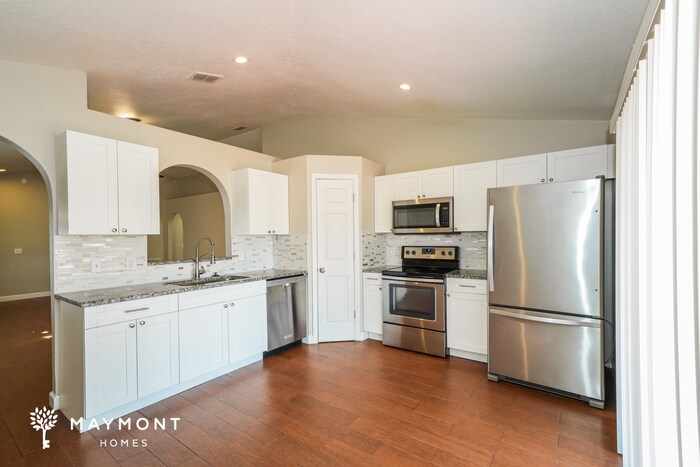 Building Photo - 806 Brenton Leaf Dr
