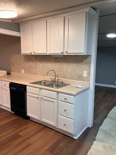 Building Photo - 6480 Medlock Rd