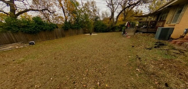 Building Photo - 3D Tour Available - Fenced-in Yard + Attac...