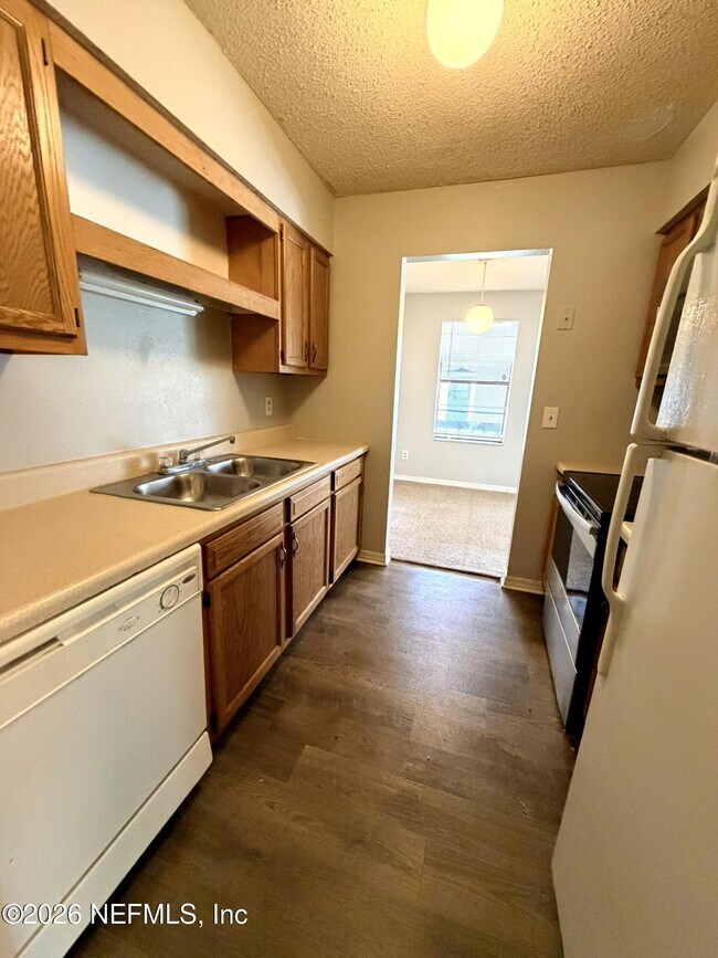 Building Photo - 460 Bentwood Ln