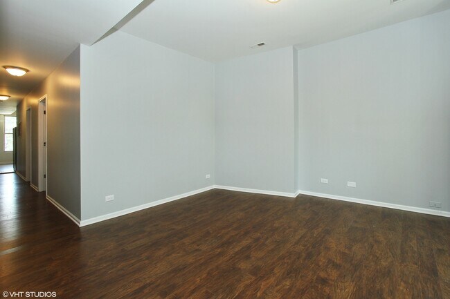 Building Photo - 6422 S Rhodes Ave