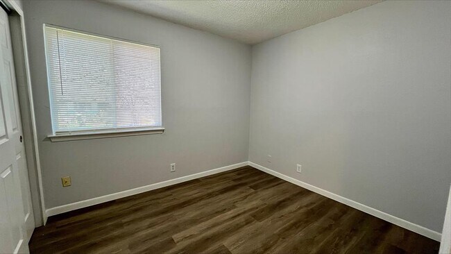 Building Photo - 10701 Lanshire Dr