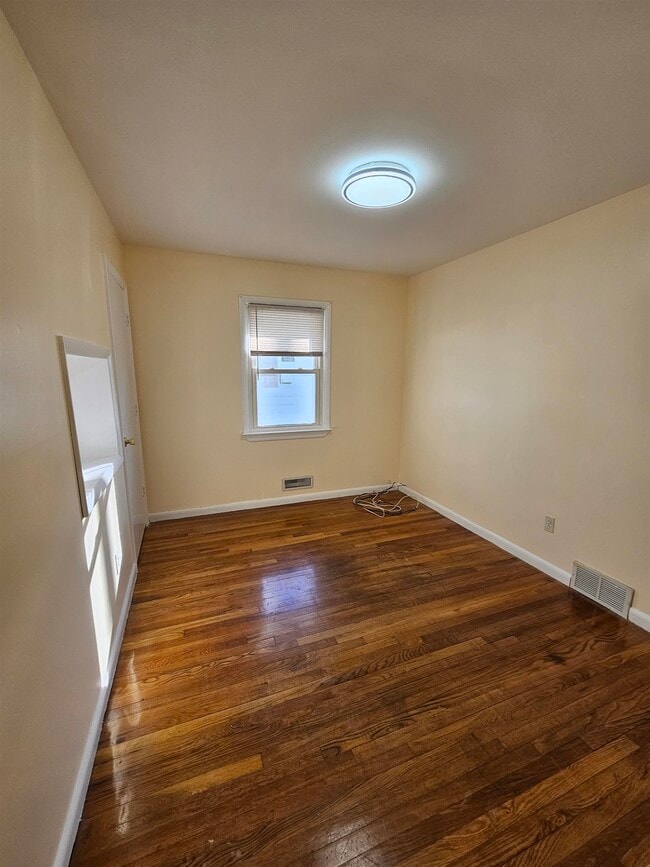 Building Photo - 122 Eckel Rd