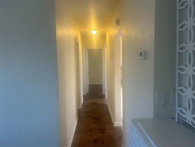 Building Photo - 3050 NW 5th Ct