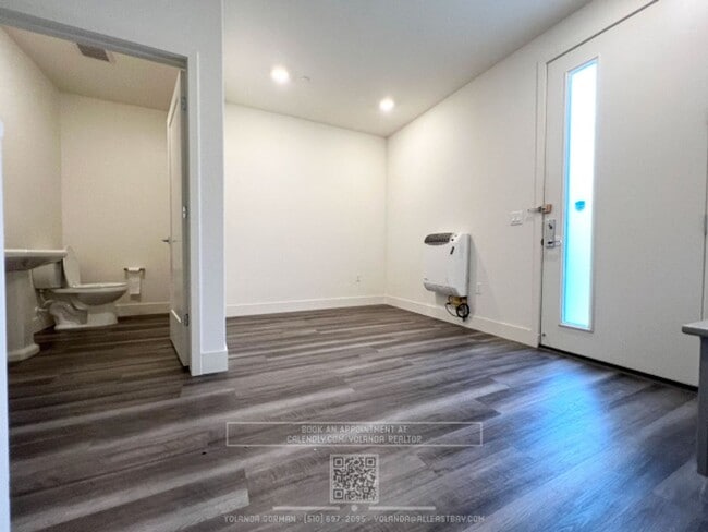 Building Photo - Modern Style and Sophistication, 2 En-Suite BR, 2.5 BA Townhouse with EV charging