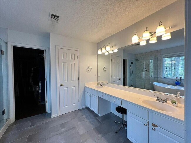 Building Photo - 615 Tammany Pointe