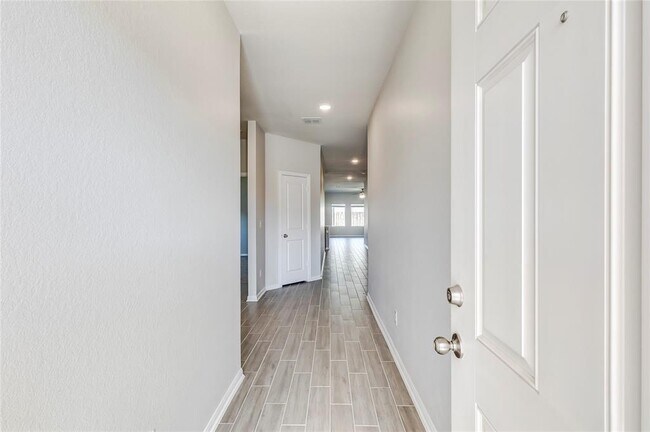 Building Photo - 141 Yellowstone Dr