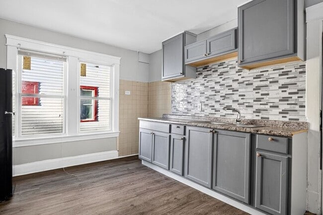 Building Photo - 389 E 160th St