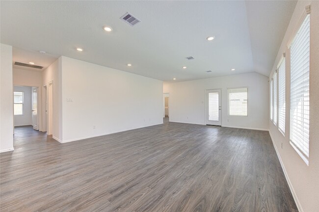 Building Photo - 5023 Lavaridge Dr