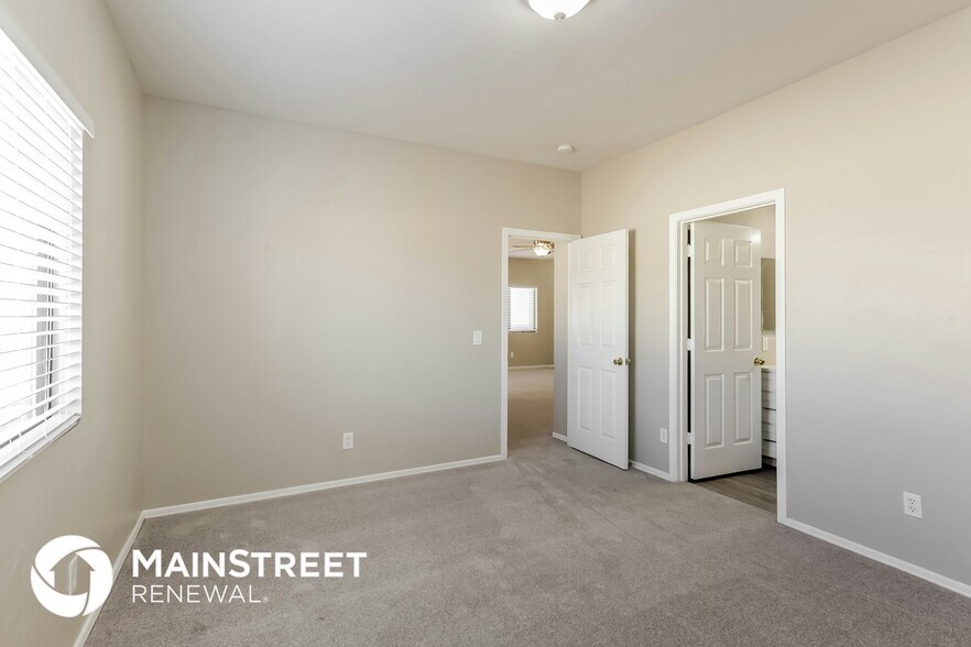 Building Photo - 1016 W Lydia Ln