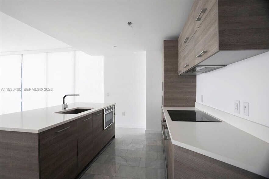 Building Photo - 650 NE 32nd St