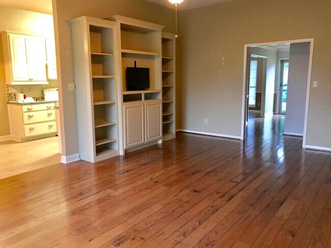 Building Photo - 7996 Pecan Dr