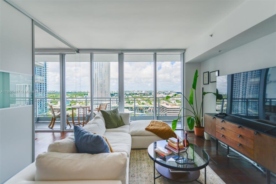 Primary Photo - 92 SW 3rd St