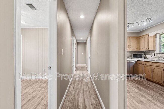 Building Photo - 3615 Goldfinch Dr