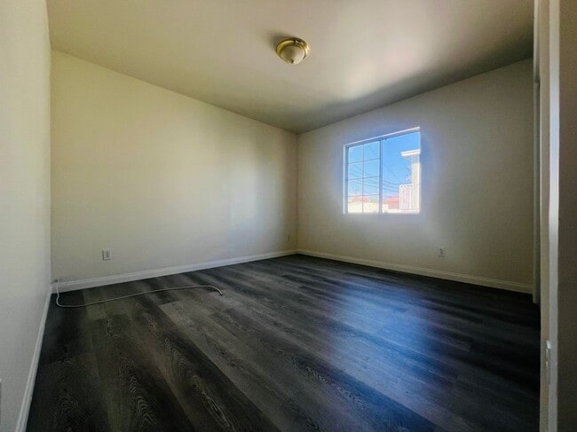 Building Photo - 1315 S Catalina St