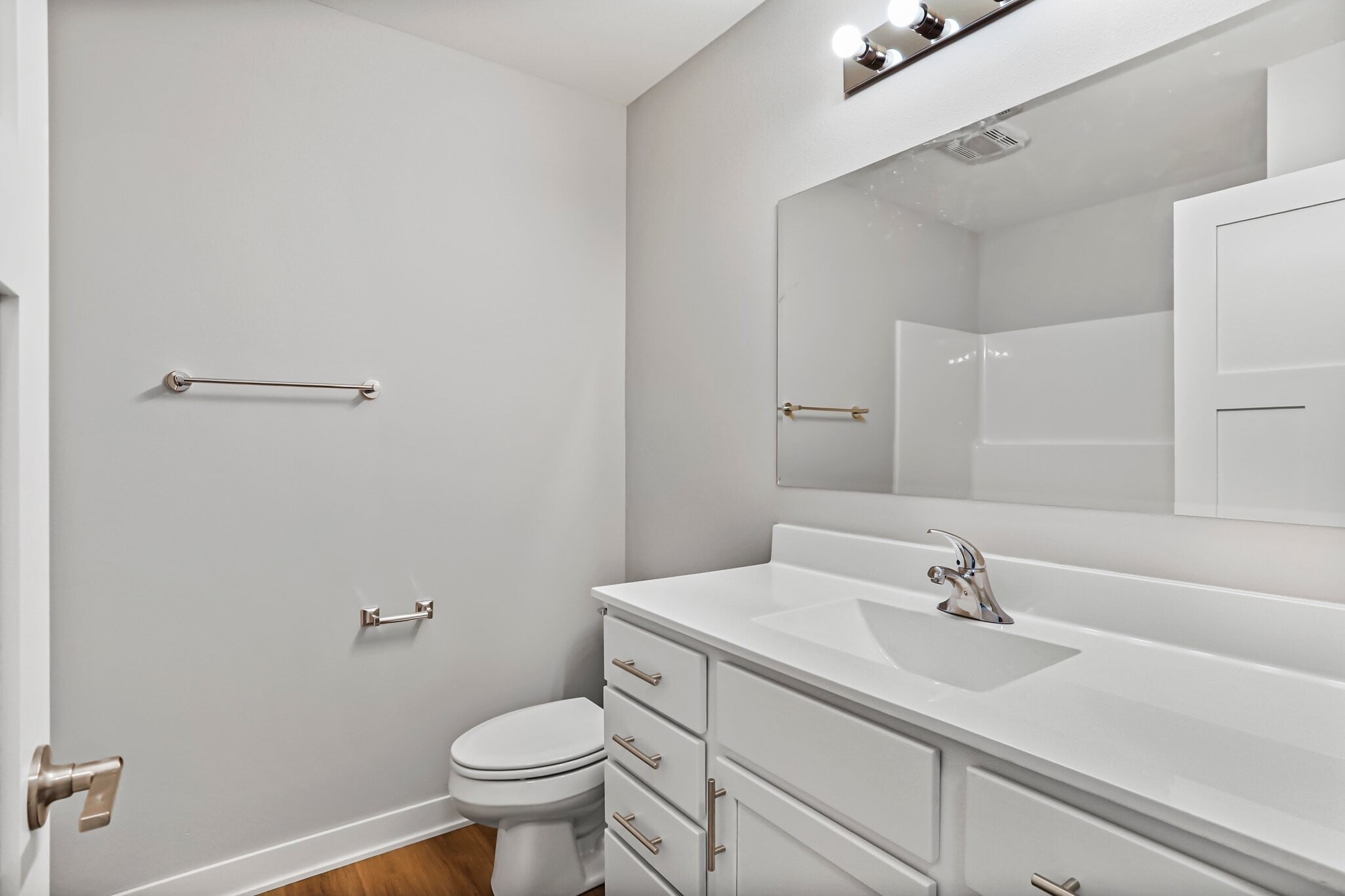 Master bath - 200 Chalet Dr