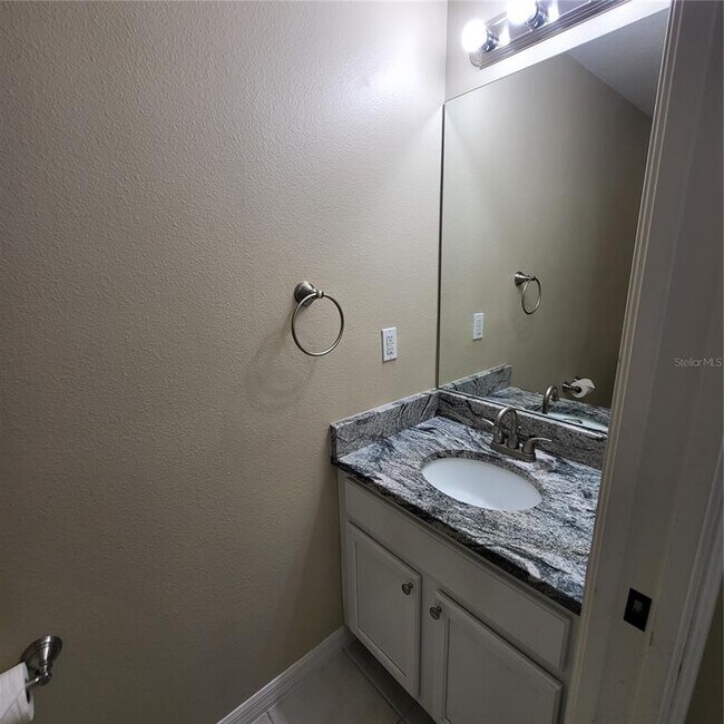 Building Photo - 25903 Bloomsbury Ct