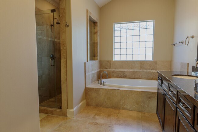 Building Photo - 2101 Elmen St