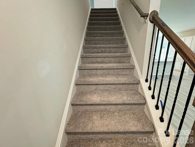 Building Photo - 1830 Vanderlyn St