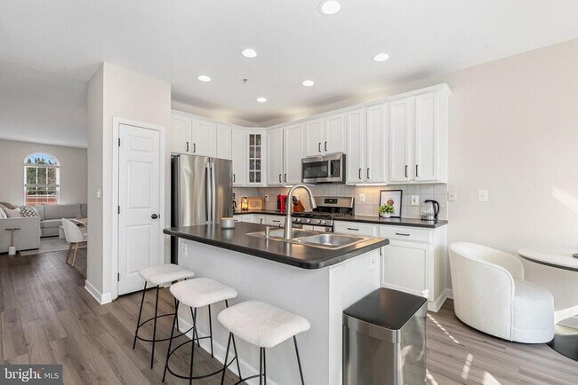 Building Photo - 709 Gaither Rd