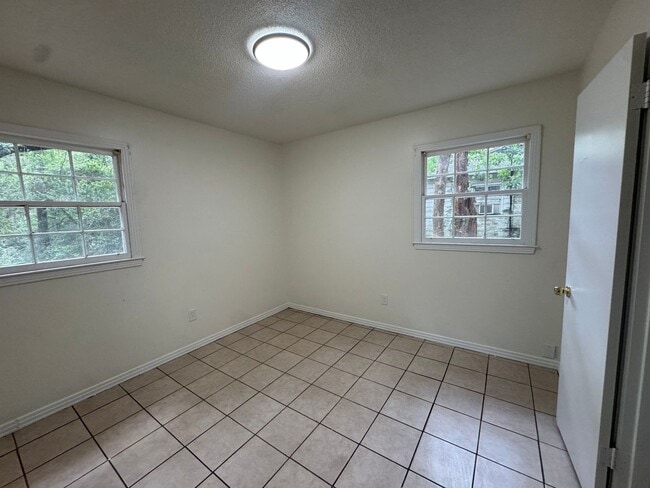 Building Photo - 1055 Anders Dr