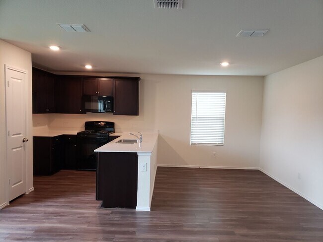 Building Photo - 2051 Puma St